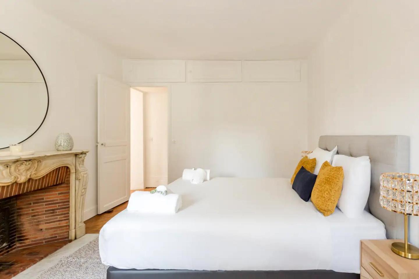 8P - 3Br Le Marais Spacious - Central - Historic Apt Париж Екстериор снимка
