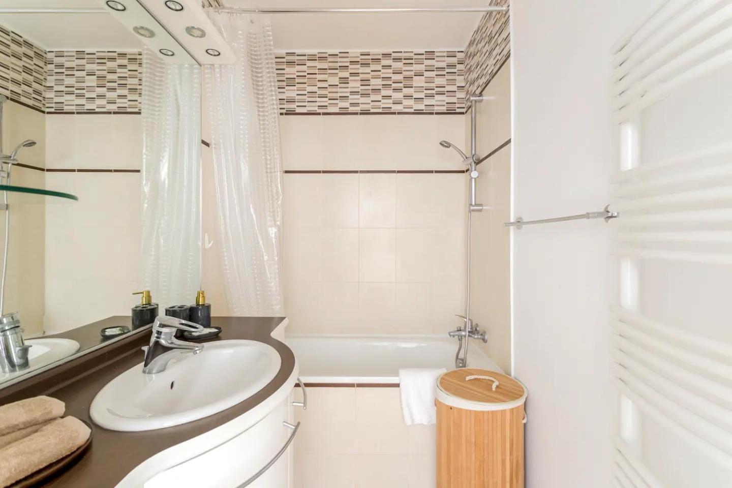 8P - 3Br Le Marais Spacious - Central - Historic Apt Париж Екстериор снимка