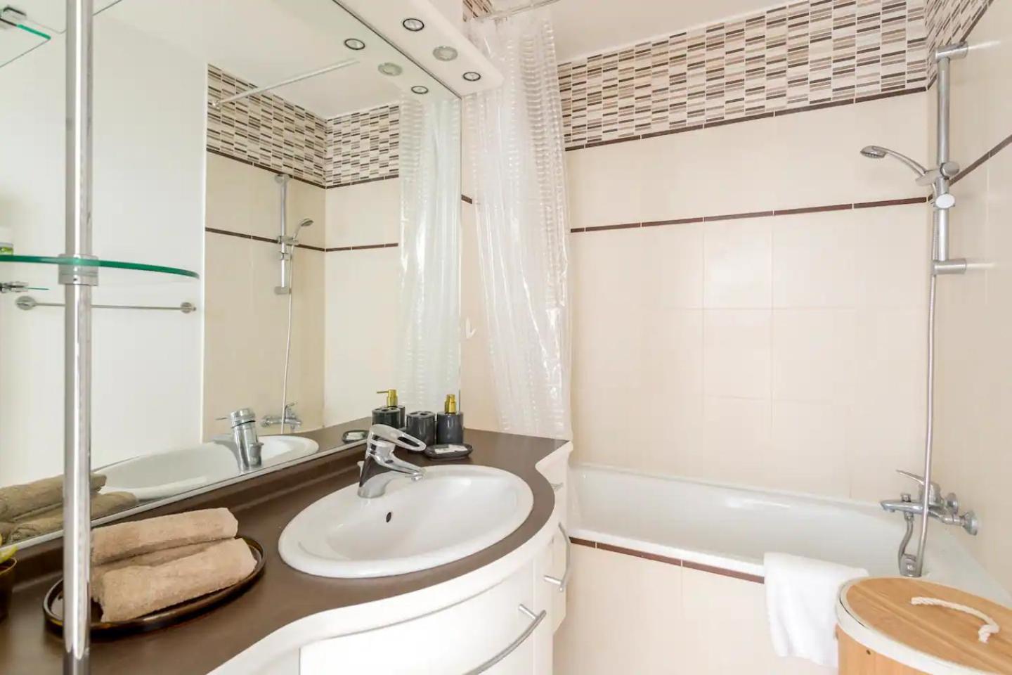 8P - 3Br Le Marais Spacious - Central - Historic Apt Париж Екстериор снимка